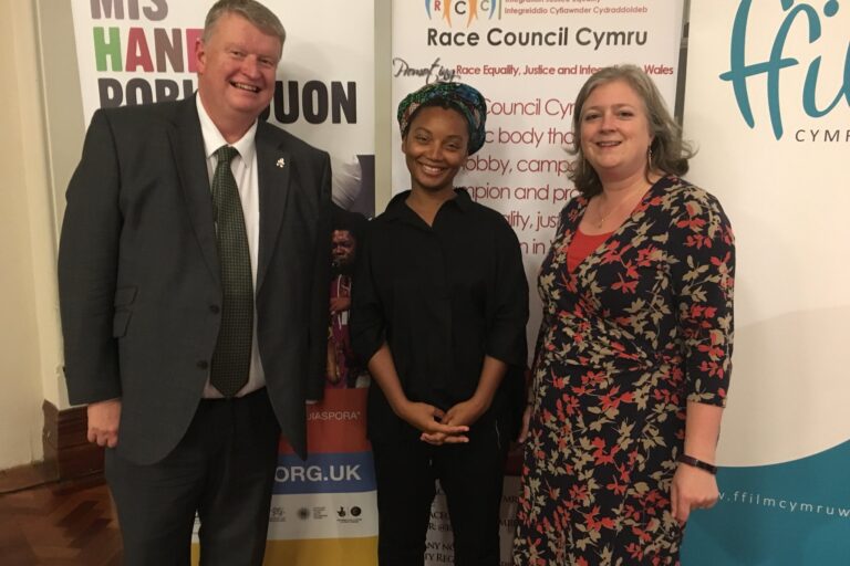 stephenjcarr2-with-our-bafta-award-winner-runganonyoni-bafta-bhmwales-laurahi63441243-10fadhili-aliabdi-.jpg-large @StephenJCarr2 with our Bafta Award winner @RunganoNyoni @BAFTA @BHMWales @laurahi63441243 @10Fadhili @AliAbdi_